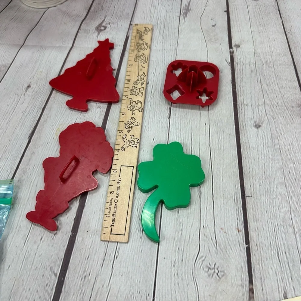 Vintage tupperware Cookie Cutters christmas st. patricks day hosting retro